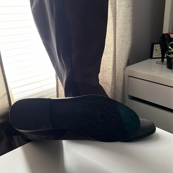 New without tags, never worn - Picture 2 of 3